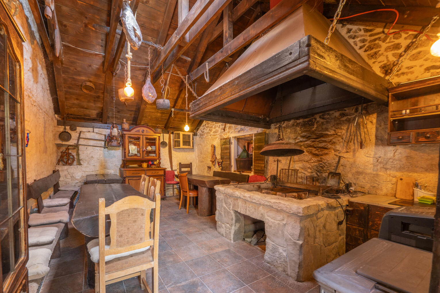 Dining Tavern with window pathway to the kitchen Dining Tavern with window pathway to the kitchen